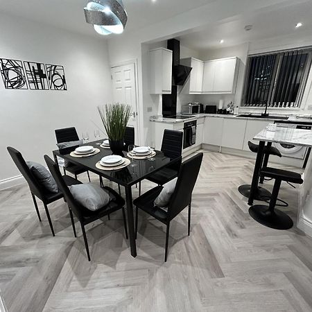 Lymer House - Stylish 3 Bedroom House In Wolverhampton Kültér fotó