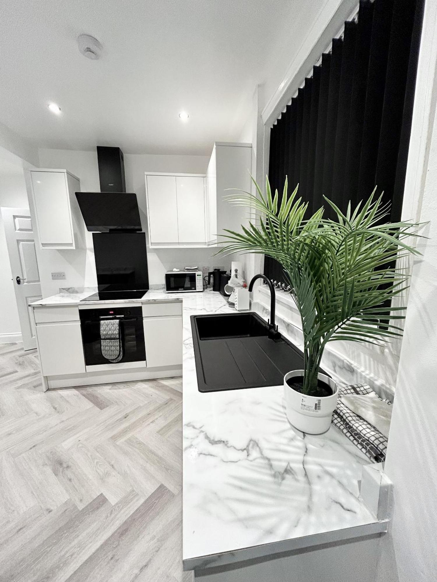 Lymer House - Stylish 3 Bedroom House In Wolverhampton Kültér fotó