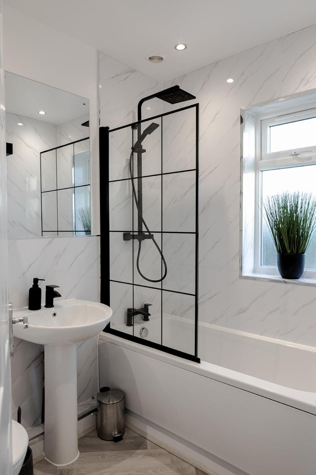 Lymer House - Stylish 3 Bedroom House In Wolverhampton Kültér fotó
