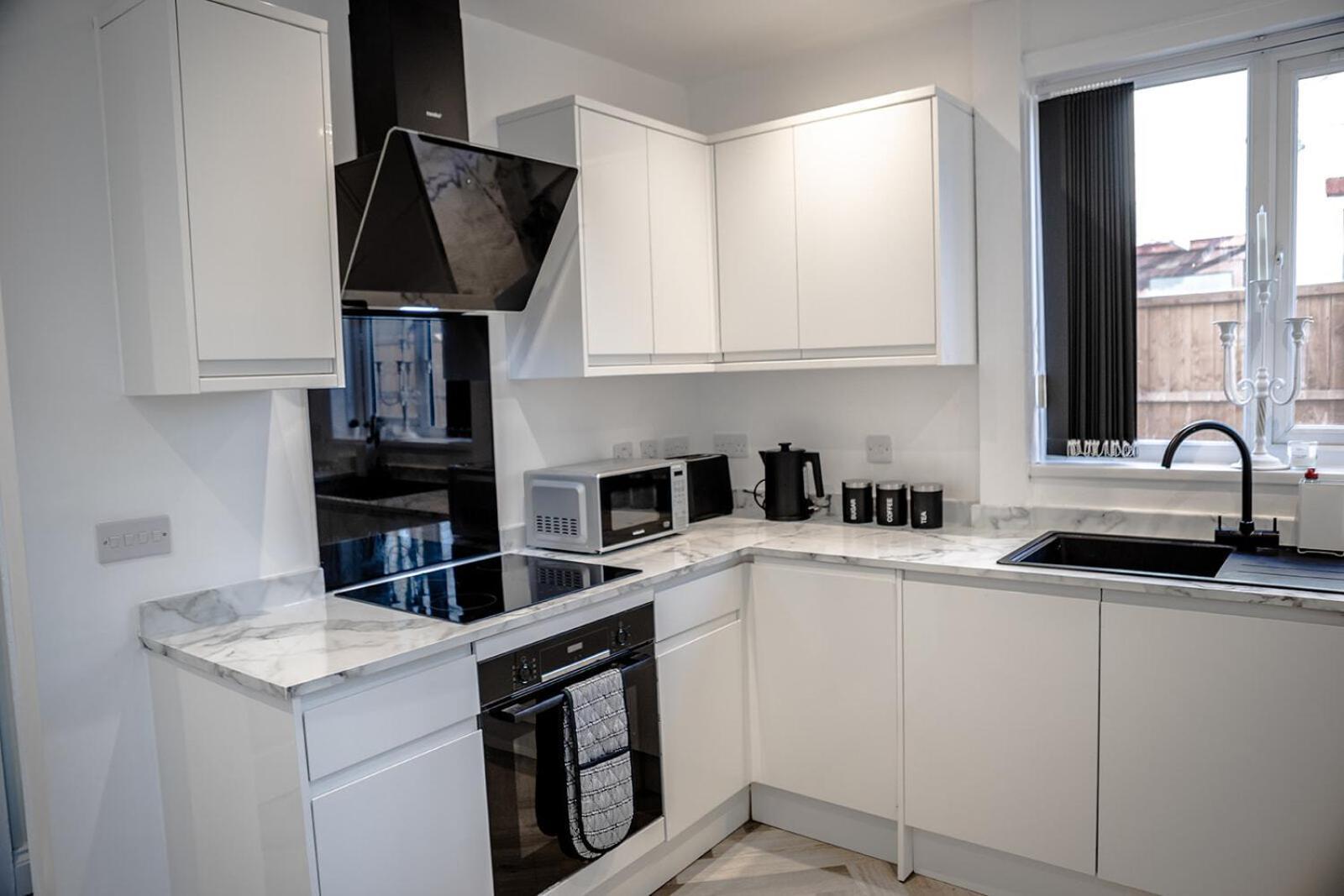 Lymer House - Stylish 3 Bedroom House In Wolverhampton Kültér fotó