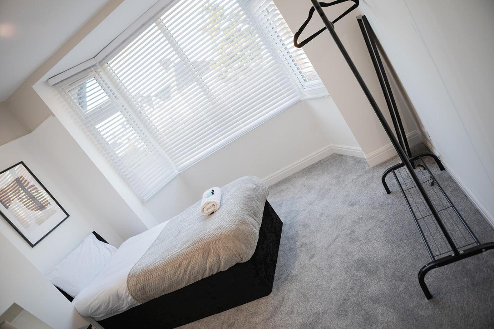 Lymer House - Stylish 3 Bedroom House In Wolverhampton Kültér fotó