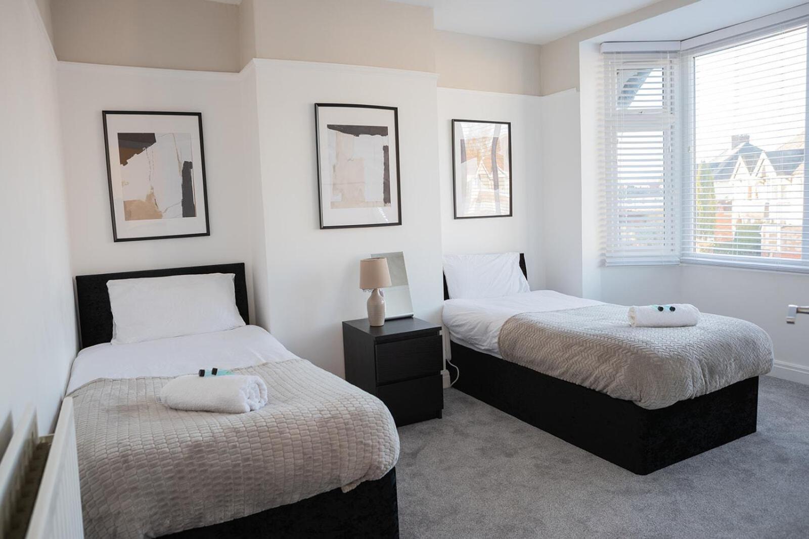 Lymer House - Stylish 3 Bedroom House In Wolverhampton Kültér fotó